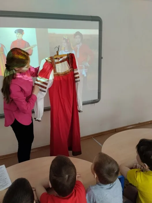 Мероприятие "Культура народов в костюме" для детей детского сада "Родничок"