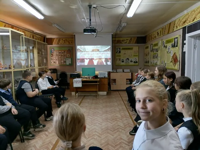 Мероприятие для учащихся средней школы "Национальная самобытность русского народа"